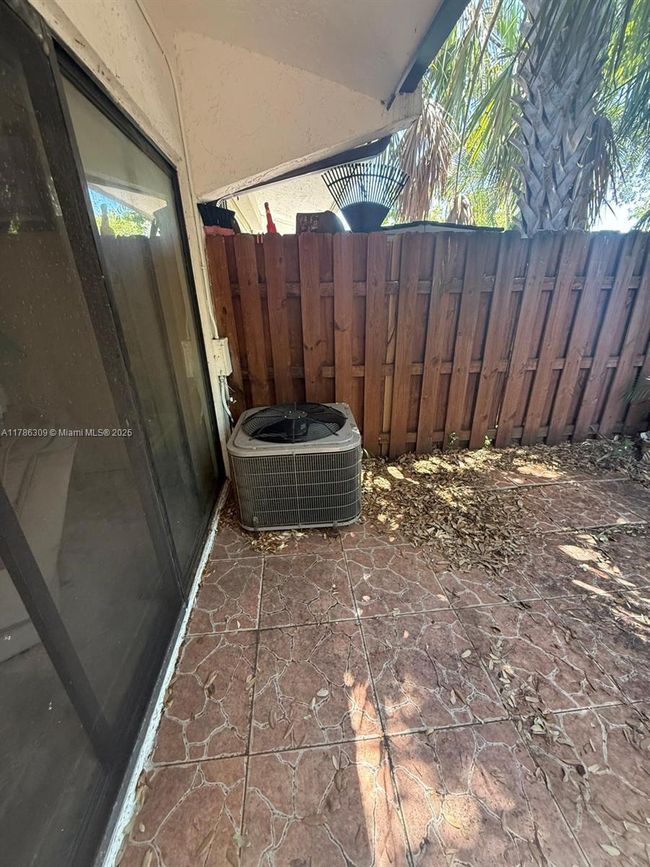 2M - 19943 Ne 5 Th Ct, Condo with 2 bedrooms, 2 bathrooms and null parking in Miami FL | Image 26