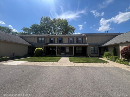 31621 Green Meadow Ln, Warren, MI, 48093-5590 | Card Image