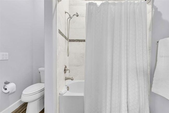 jack and jill bathroom between bedroom 2 and 3 | Image 47