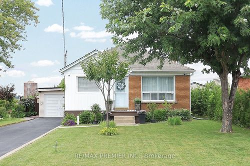 12 Forthbridge Cres, North York, ON, M3M2A1 | Card Image