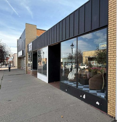 451 3 St Se, Medicine Hat, AB, T1A0G8 | Card Image