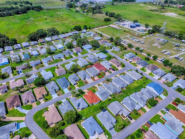 32708 Westwood Loop, House other with 2 bedrooms, 2 bathrooms and null parking in LEESBURG FL | Image 49