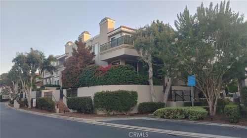19476 Mountainview Ln, Huntington Beach, CA, 92648 | Card Image