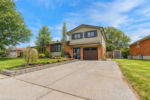 4504 Queensway Gdns, Niagara Falls, ON, L2E6P7 | Card Image