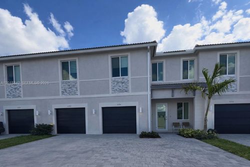 686 Se 13th Ct, Homestead, FL, 33034-3463 | Card Image