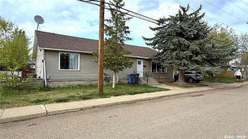 aandampb-1402 109th St, North Battleford, SK, S9A2G3 | Card Image