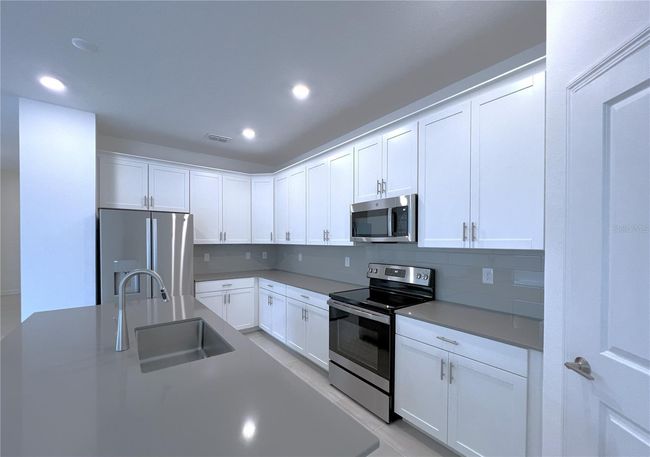 4048 Redbridge Loop, House other with 4 bedrooms, 3 bathrooms and null parking in DAVENPORT FL | Image 9