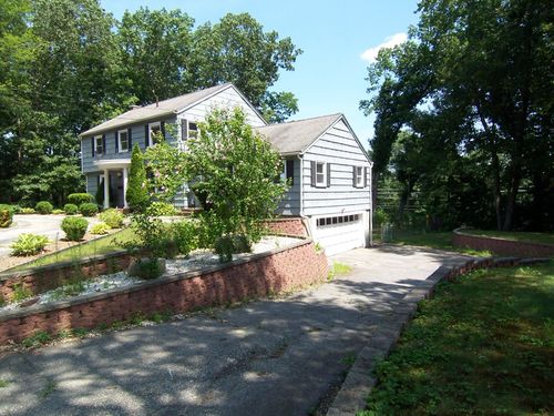 21 Edson St, Nashua, NH, 03064-1924 | Card Image