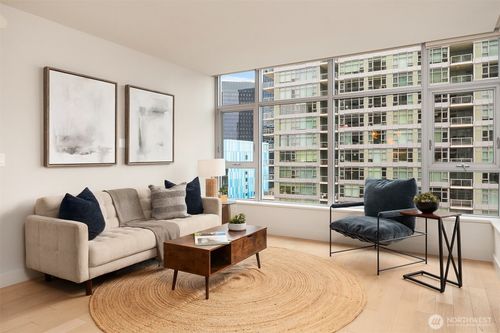 2208n-583 Battery St, Seattle, WA, 98121-1984 | Card Image