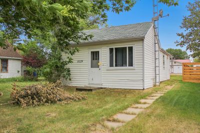 5129 52 St, House detached with 2 bedrooms, 1 bathrooms and 1 parking in Daysland AB | Image 1