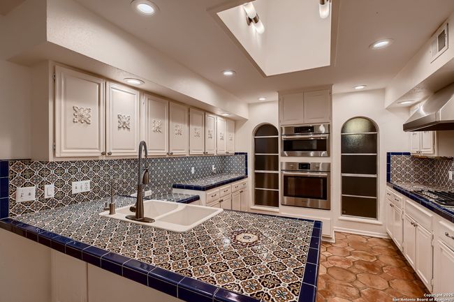 201 Sheffield, House other with 5 bedrooms, 5 bathrooms and null parking in Castle Hills TX | Image 36