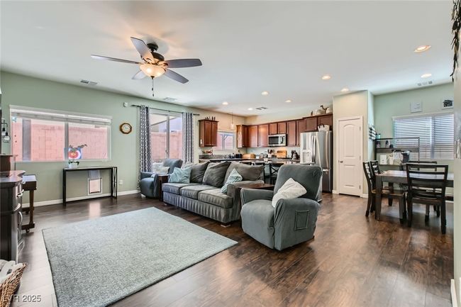 8295 Nebula Cloud Ave, House other with 4 bedrooms, 3 bathrooms and null parking in Las Vegas NV | Image 6
