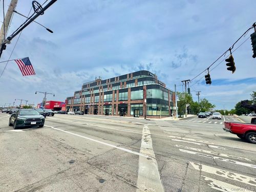 25177 Jericho Turnpike, New York, NY, 11426 | Card Image