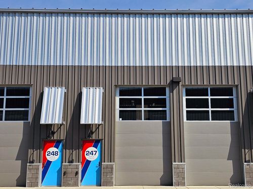 247 Apex Dr, Pontiac, MI, 48341-2577 | Card Image