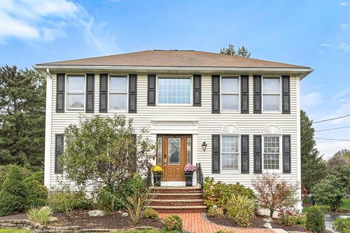 7 Gibney Cir, Salem, NH, 03079-4467 | Card Image