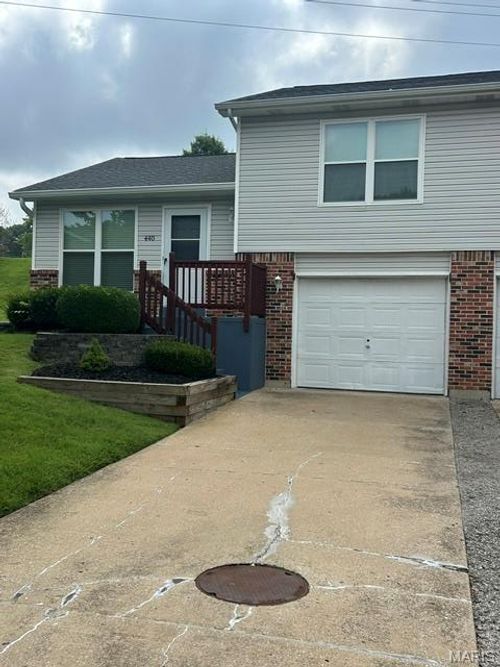 440 Omar Ct, Saint Peters, MO, 63376-6947 | Card Image