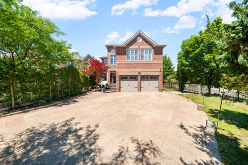 8 Shallimar Crt, Brampton, ON, L6X4N2 | Card Image