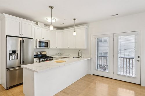 apt-1-42 Blossom St, Chelsea, MA, 02150-4491 | Card Image