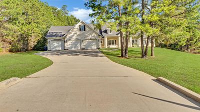 Beautiful family home on corner lot | Image 2