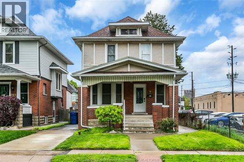 258 Elm Ave, Windsor, ON, N9A5G8 | Card Image