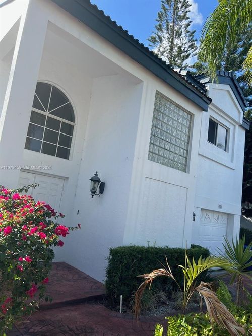 202-202 Ne 211th Ter, Miami, FL, 33179-1121 | Card Image