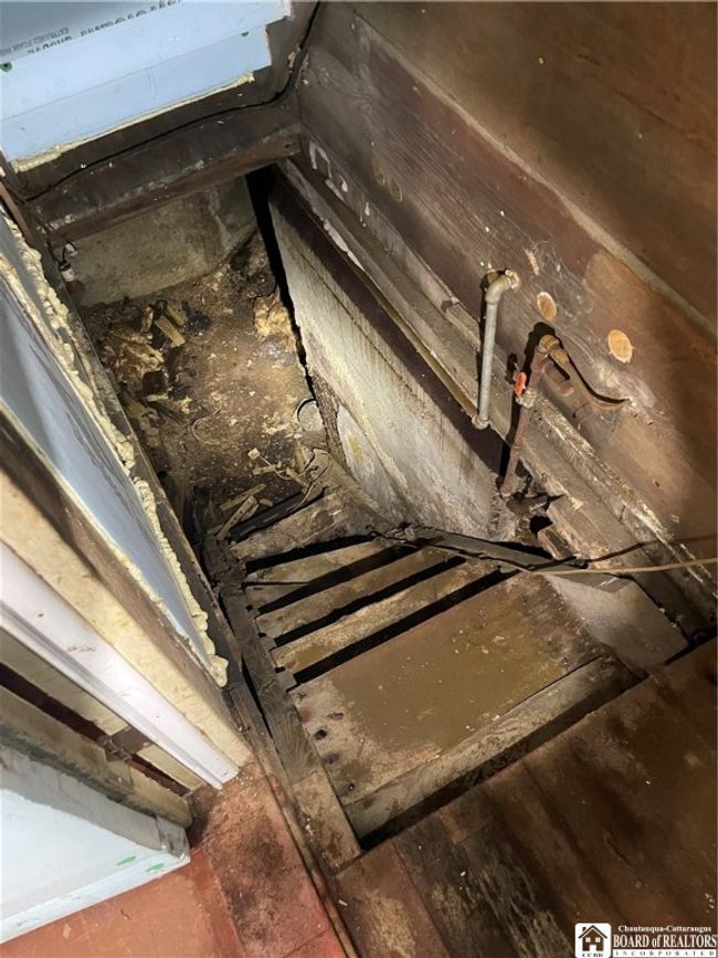 Stairs to the basement, do not use them | Image 34