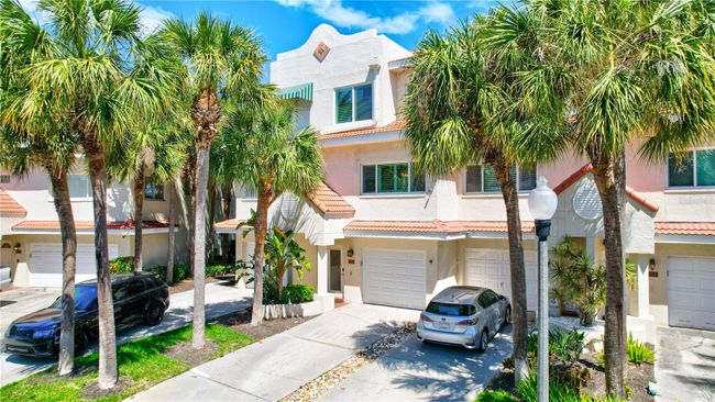 4677 Mirabella Court, Townhouse with 3 bedrooms, 3 bathrooms and null parking in St Pete Beach FL | Image 5