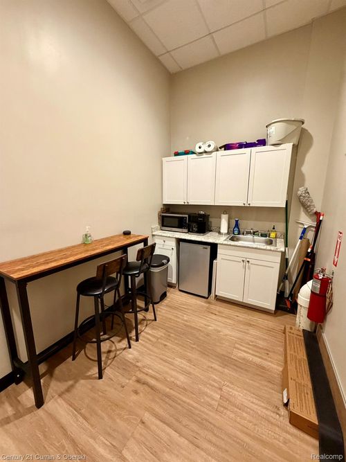 26743 Ford Rd, Dearborn Heights, MI, 48127-2840 | Card Image