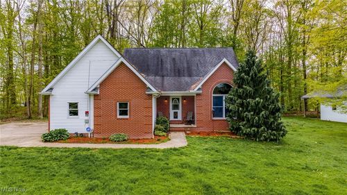 305 Morgan Ter, Roaming Shores, OH, 44084-9784 | Card Image