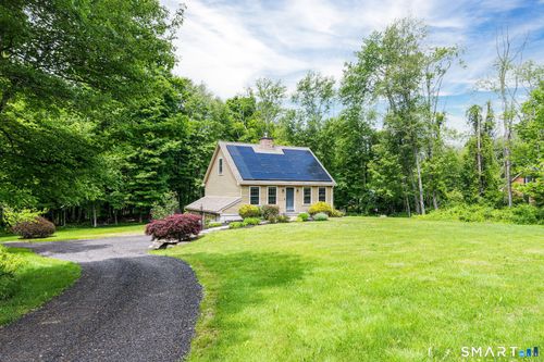 131 Squaw Rock Rd, Moosup, CT, 06354-1749 | Card Image