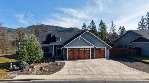 209 White Oak Way, Shady Cove, OR, 97539-8000 | Card Image