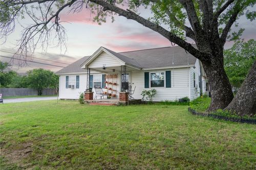 904 S Perrin St, Decatur, TX, 76234-2144 | Card Image