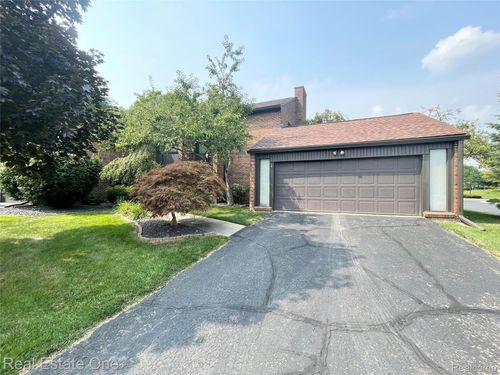 2 Brookwood Ln, Dearborn, MI, 48120-1302 | Card Image