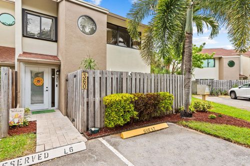 360 City View Dr, Fort Lauderdale, FL, 33311-9109 | Card Image