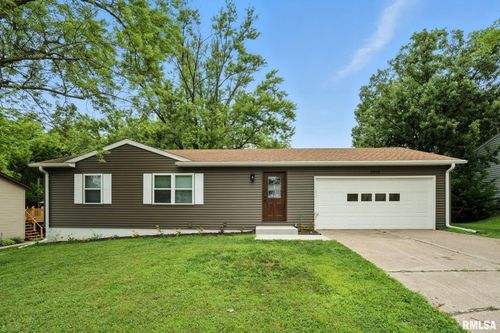 2910 Maplecrest Rd, Bettendorf, IA, 52722-3334 | Card Image
