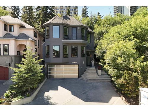 10065 90 Ave Nw, Edmonton, AB, T6E4X2 | Card Image