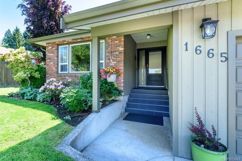 1665 Chester Pl, Comox, BC, V9M1A9 | Card Image