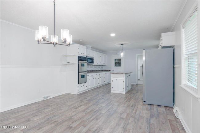 13-Dining to Kitchen | Image 12
