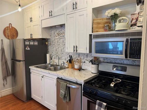 200 Tuscola Rd, Bay City, MI, 48708-6884 | Card Image