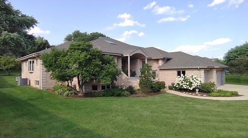 426 E Niagara Ave, Schaumburg, IL, 60193-4817 | Card Image