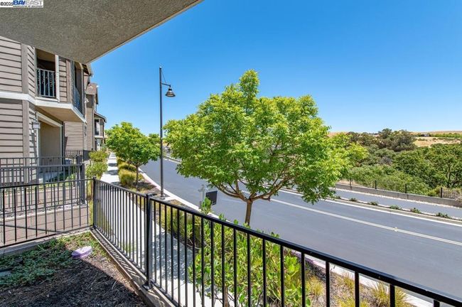 7018 Stags Leap Ln, Condo with 2 bedrooms, 3 bathrooms and 2 parking in Dublin CA | Image 31