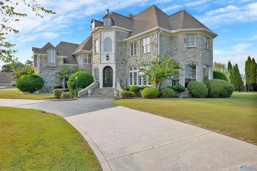 10 Lake Forest Blvd Sw, Huntsville, AL, 35824-4011 | Card Image