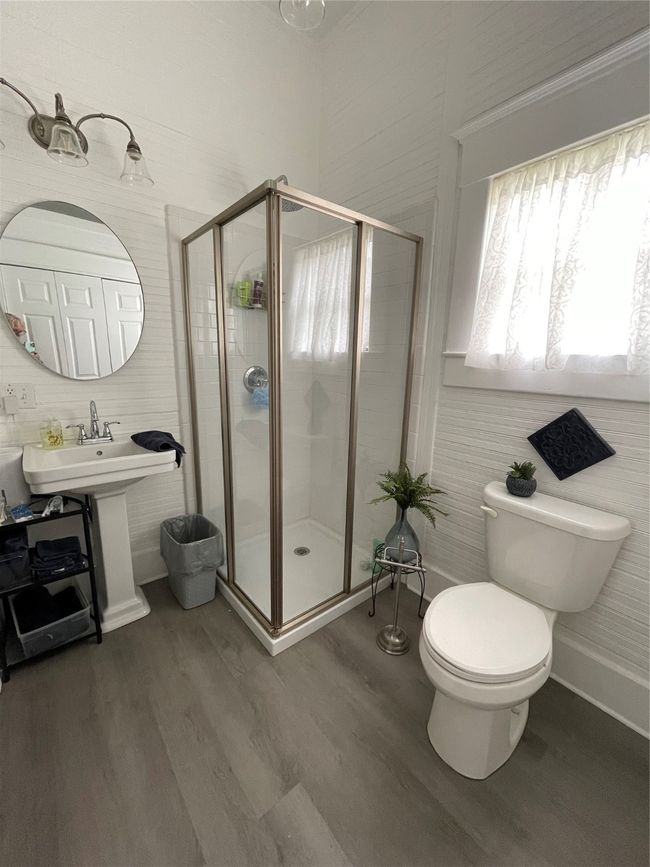 300 Nw 2 Nd St, House other with 2 bedrooms, 2 bathrooms and null parking in Hubbard TX | Image 20