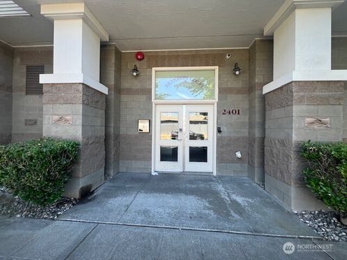 2002-2401 Sw Brandon St, Seattle, WA, 98106-3522 | Card Image