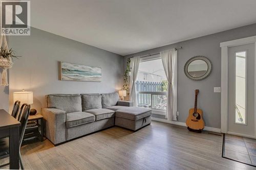 6440 4 St Nw, Calgary, AB, T2K1B8 | Card Image