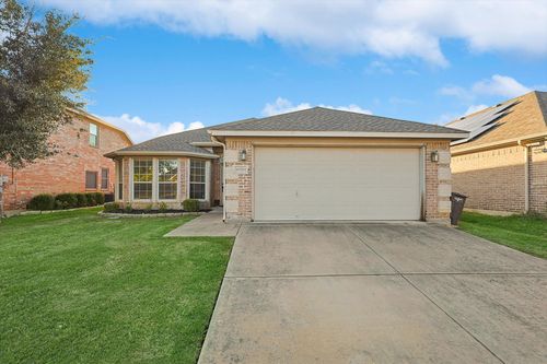 10705 Emerald Park Ln, Haslet, TX, 76052-5148 | Card Image