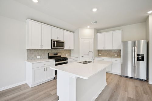 6621 Valley Oak Dr, Fort Worth, TX, 76119 | Card Image