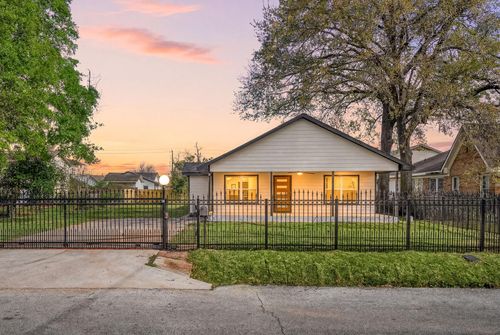 1003 Reid St, Houston, TX, 77022-5957 | Card Image