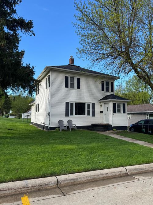 96 7th St Sw, Wells, MN, 56097-1812 | Card Image