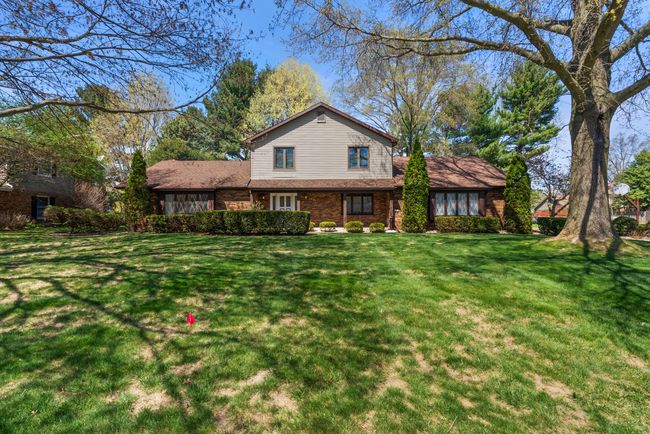 Great curb appeal in a desirable neighborhood. | Image 30